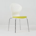 chaise empilable avec skaï