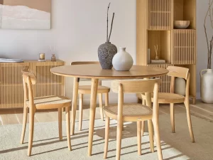 salle à manger avec table ronde en bois ,4 personnes