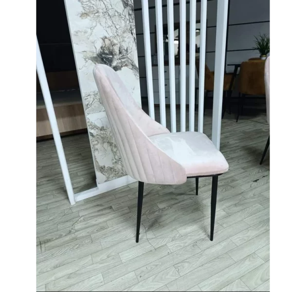 Chaise de salon de thé couleur rose