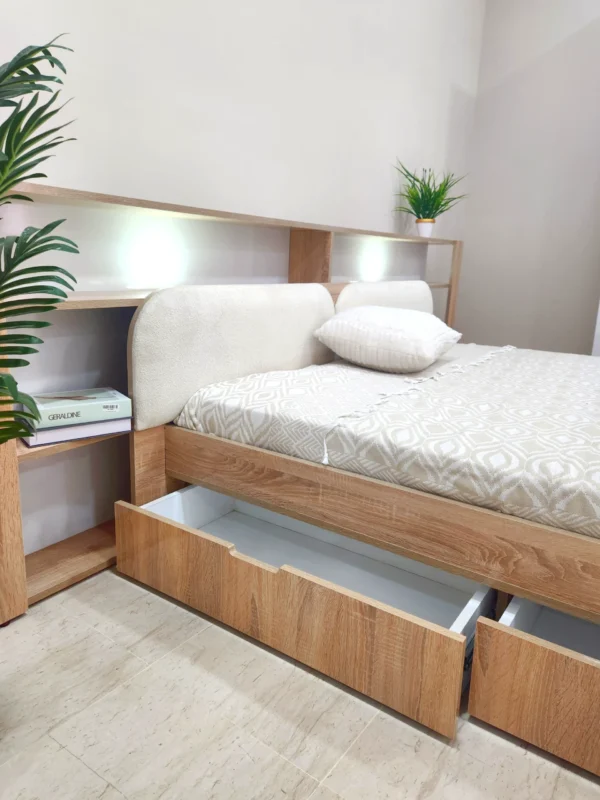 chambre à coucher avec 4 tiroirs